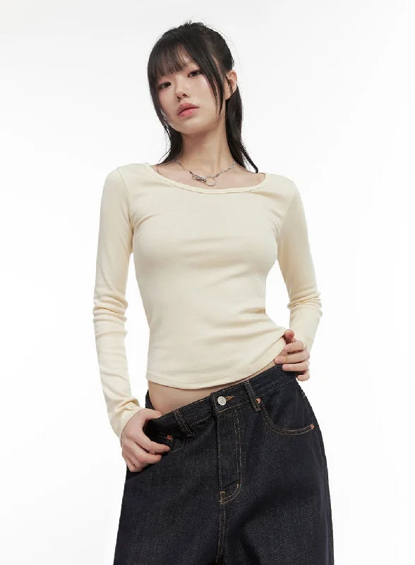 Slim-Fit Cropped U-Neck Top  IN427